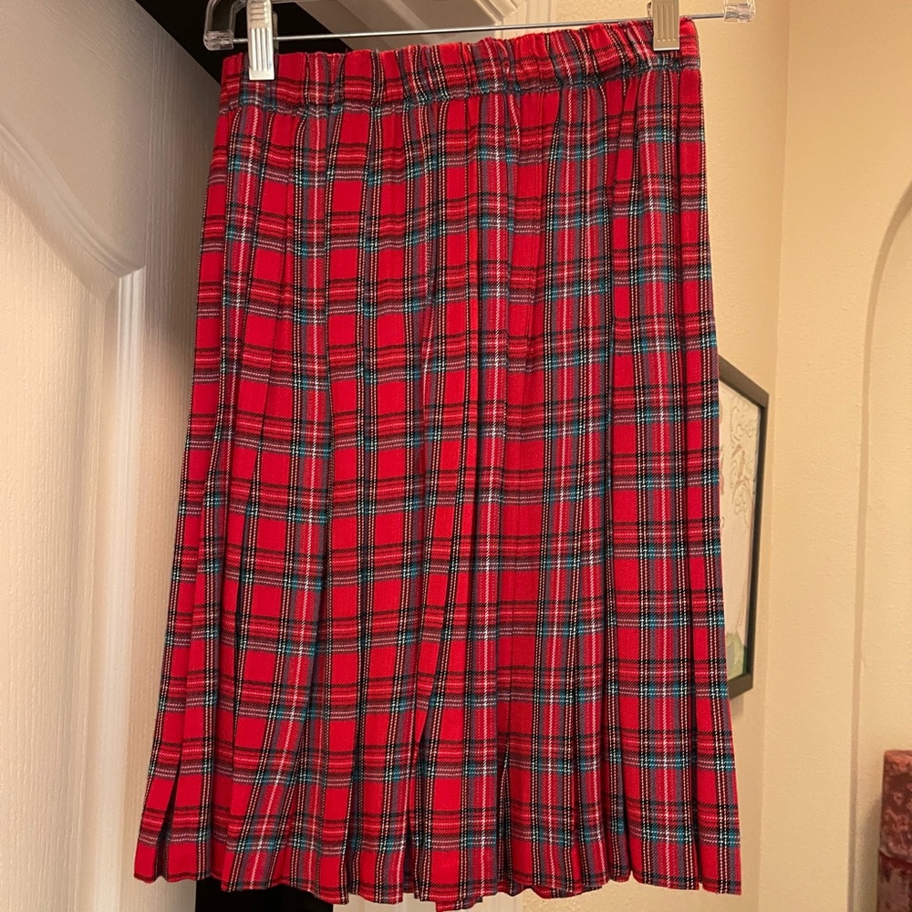 Sweet and fun pleated skirt - perfect swing